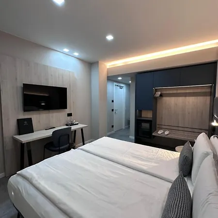 Reflection Boutique Toscolano-Maderno